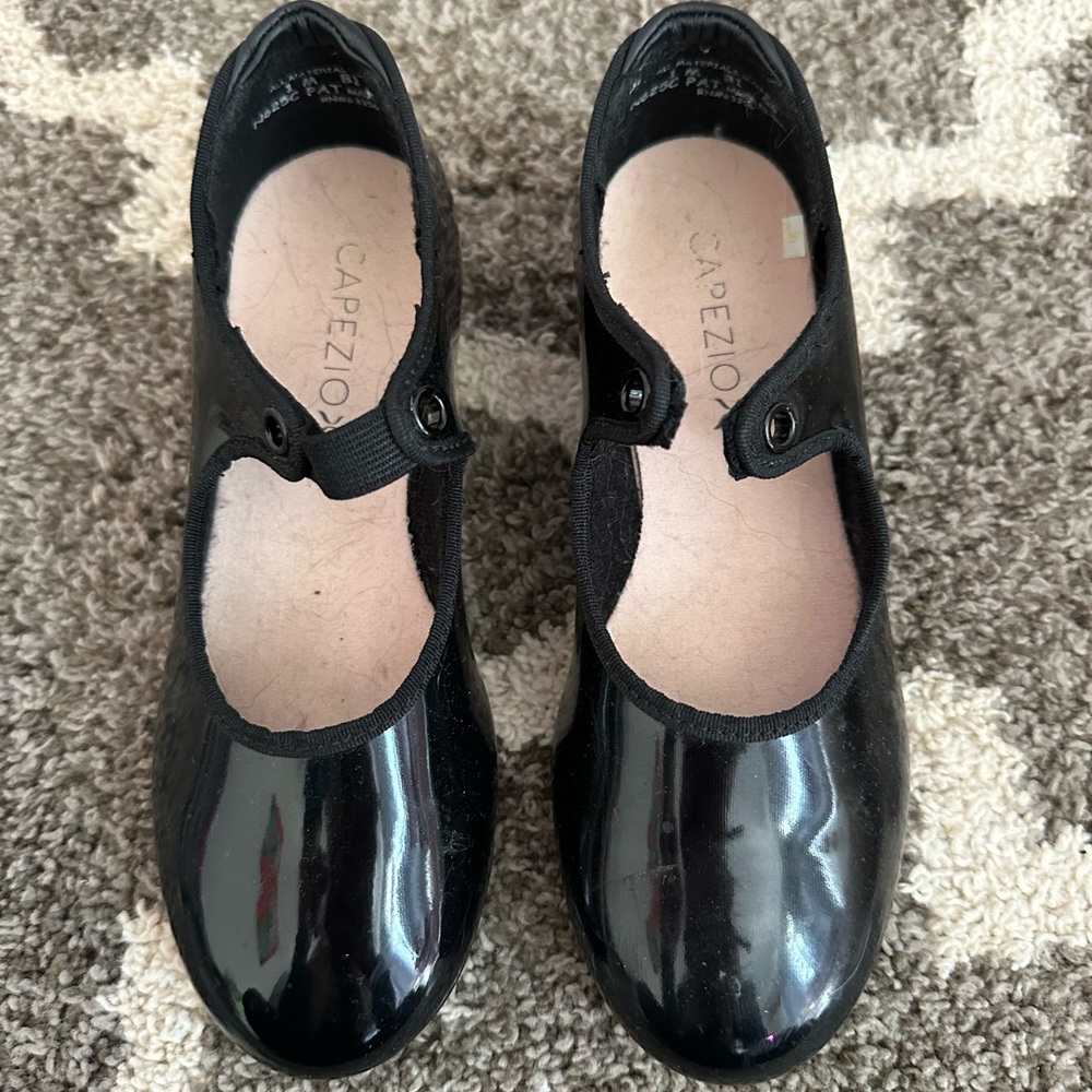 Capezio tap shoes - black- need laces size 1M